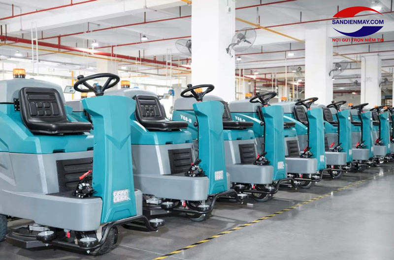 Máy chà sàn ngồi lái là sự lựa chọn của nhiều khách hàng